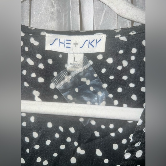 She + Sky black and white polka dot wrap blouse large NWT - Picture 2 of 6